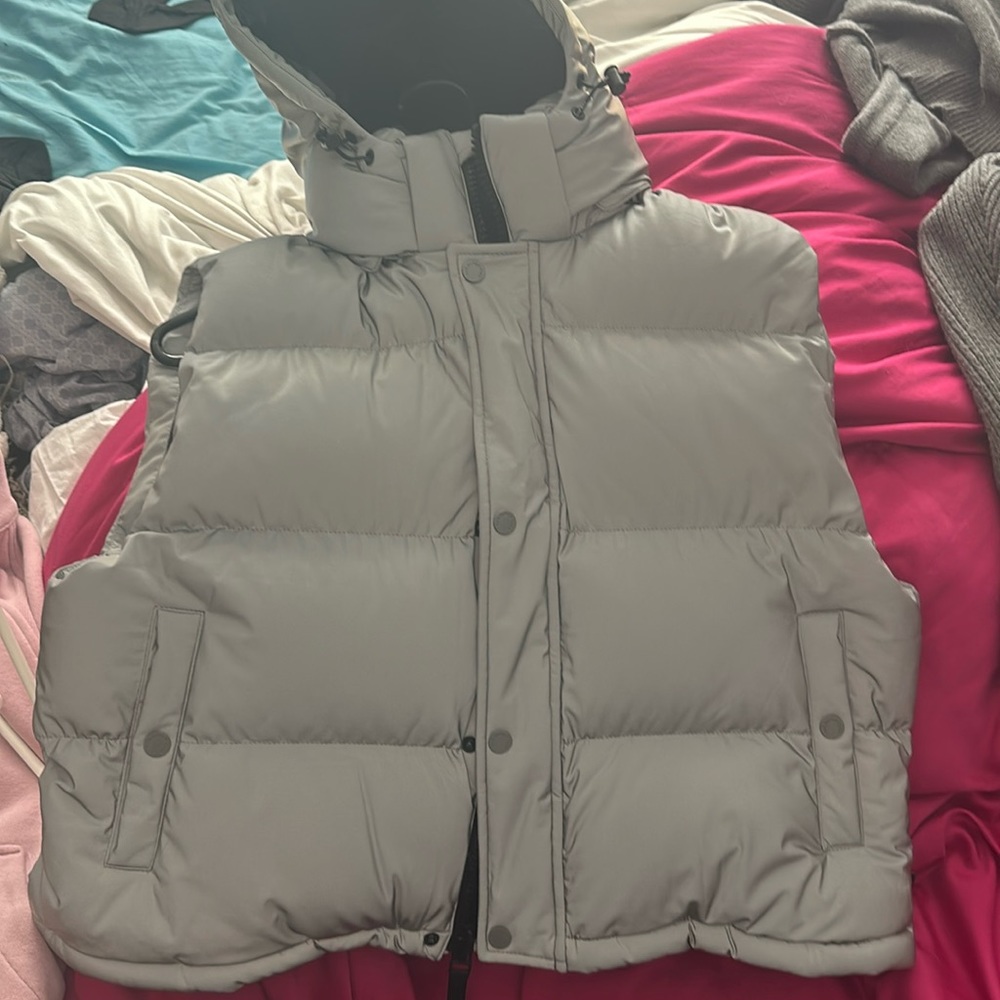 Gray/silver super puff vest